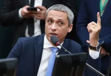 Deputado quer derrubar mais impostos às criptomoedas Gustavo Gayer